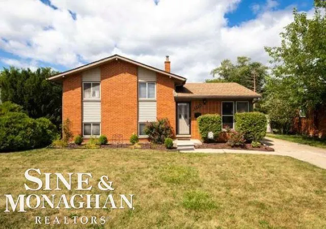 Photo 1 of Sale Pending at 2331 Parliament Dr, Sterling Heights, MI 48310 | MLS# 50219853 | Listing updated on 2026-09-08