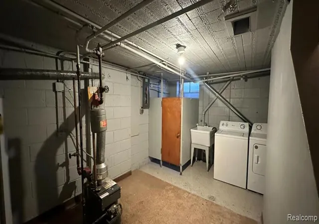 Listing Photo 2 - Condo for sale in building located at 27099 Demrick St, Roseville, MI 48066