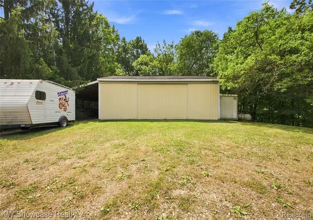 Photo 5 of Sale Pending at 11343 Eagle Rd, Davisburg, MI 48350 | MLS# 61016172 | Listing updated on 2026-08-20