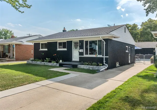 Photo 2 of Sale Pending at 329 N Manitou Ave, Clawson, MI 48017 1474 | MLS# 61023474 | Listing updated on 2026-09-06