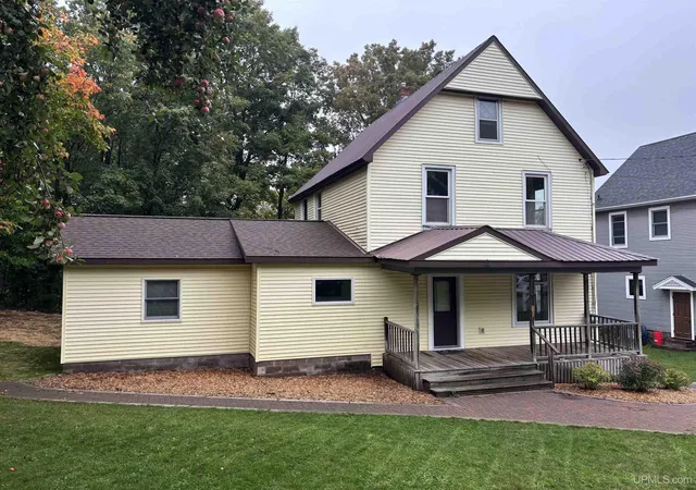 Homes for sale in Houghton, MI | 108 W Calverley Ave, Houghton, MI 49931 | MLS# 50189245