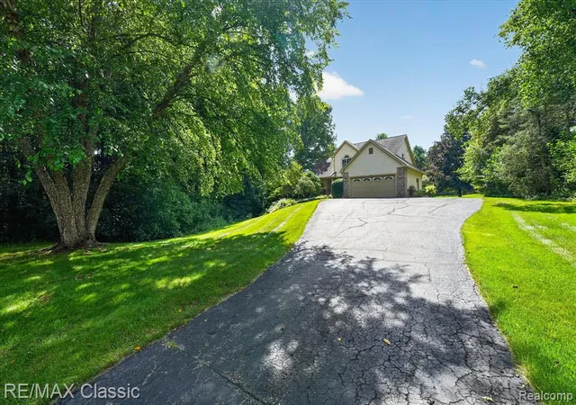 Photo 2 of Sale Pending at 6280 Whispering Meadows Dr, White Lake, MI 48383 2780 | MLS# 61025502 | Listing updated on 2026-09-07