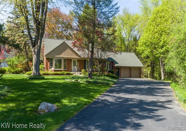 Photo 1 of Single Family Residence at 32430 Dohany Dr, Farmington Hills, MI 48336 | MLS# 60988392 | | Sold on 2026-05-20