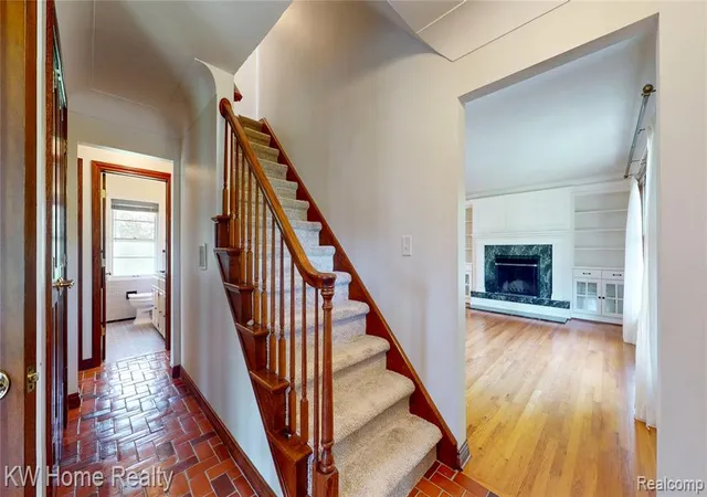 Photo 3 of Single Family Residence at 32430 Dohany Dr, Farmington Hills, MI 48336 | MLS# 60988392 | | Sold on 2026-05-20