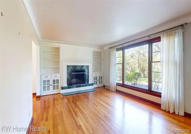 Photo 5 of Single Family Residence at 32430 Dohany Dr, Farmington Hills, MI 48336 | MLS# 60988392 | | Sold on 2026-05-20