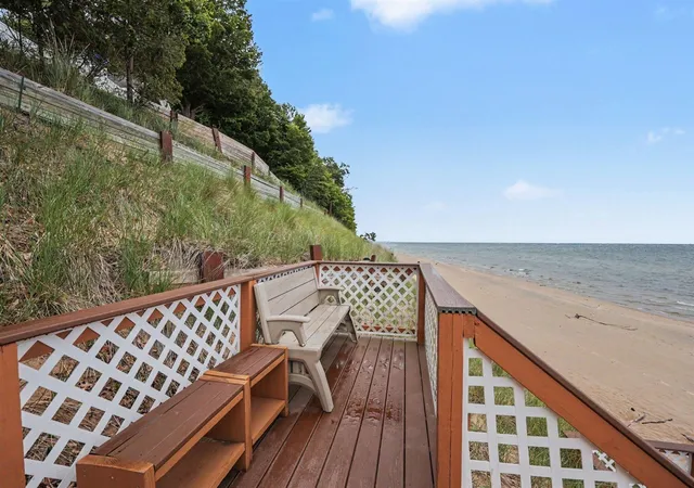 Homes for sale in Norton Shores, MI | 1915 Shorewood Dr, Norton Shores, MI 49441 | MLS# 70541613