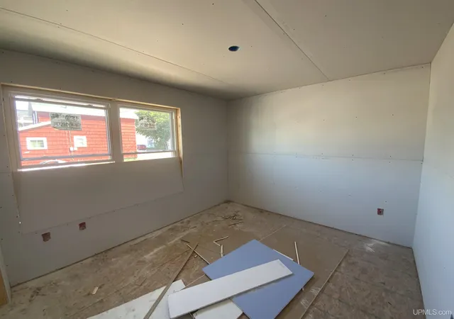 Photo 4 of Single family home for sale at 400 S Lake St, Ishpeming, MI 49849 | MLS# 50203379 | Listing updated on 2026-08-31