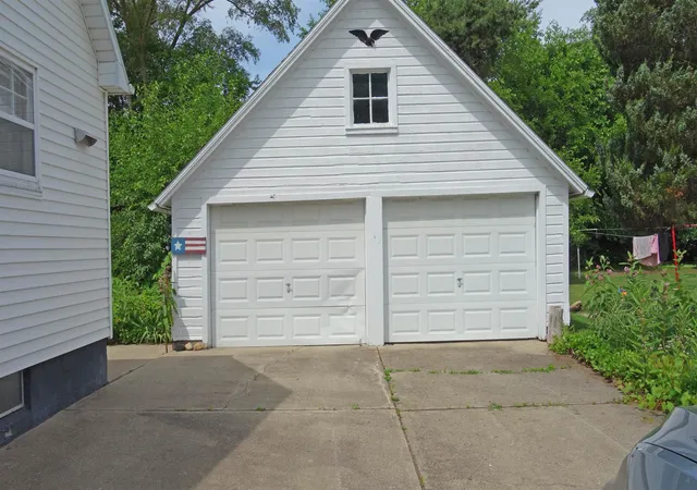 Homes for sale in Chesaning, MI | 326 S Clark St, Chesaning, MI 48616 | MLS# 50213313