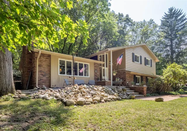 2nd image of 1021 Hol Hi Dr, Kalamazoo, MI 49008 | MLS# 70549350