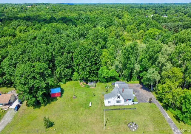 3rd image of 13252 Dixie Hwy, Holly, MI 48442 | MLS# 61004110