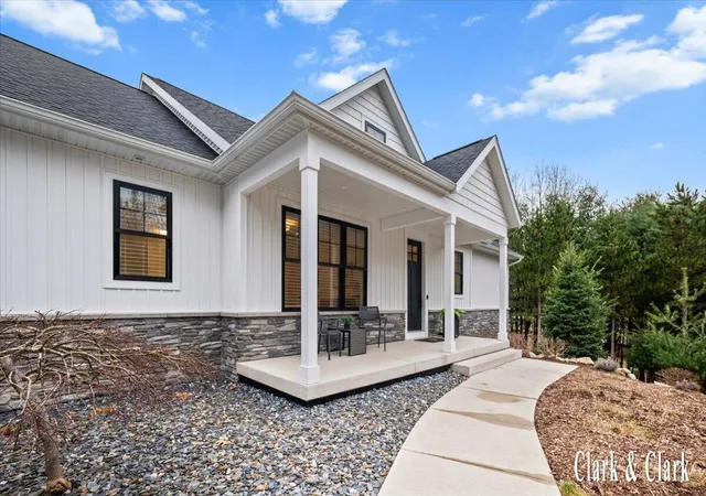 2nd image of 10660 Kissing Ridge Dr, Lowell, MI 49331 | MLS# 70519620