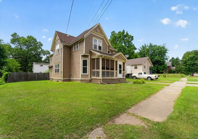 Photo 2 of Multi family home for sale at 1208 Maple Ave, Jackson, MI 49203 | MLS# 70547277 | Listing updated on 2026-08-03