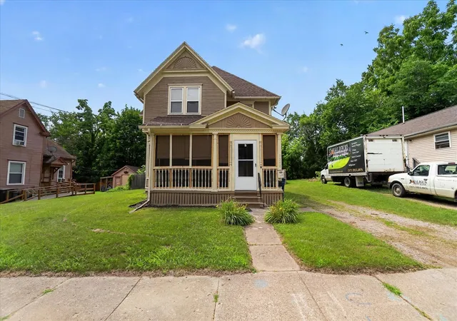 Photo 3 of Multi family home for sale at 1208 Maple Ave, Jackson, MI 49203 | MLS# 70547277 | Listing updated on 2026-08-03