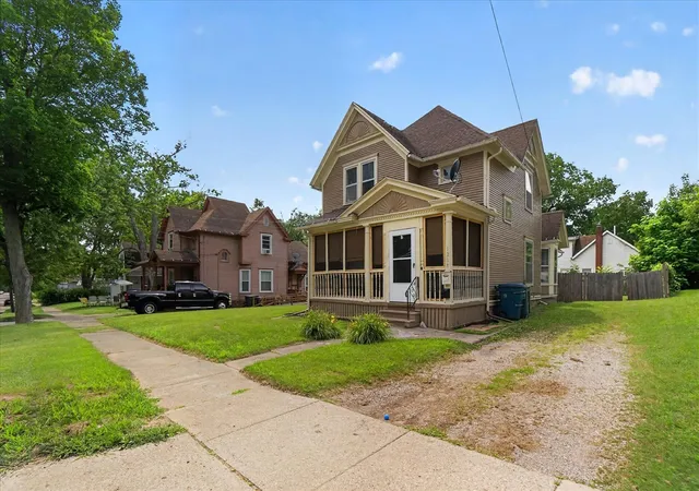 Photo 4 of Multi family home for sale at 1208 Maple Ave, Jackson, MI 49203 | MLS# 70547277 | Listing updated on 2026-08-03