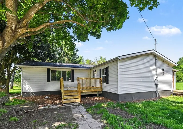 Homes for sale in Charlotte, MI | 2795 S Bradley Rd, Charlotte, MI 48813 | MLS# 70535105