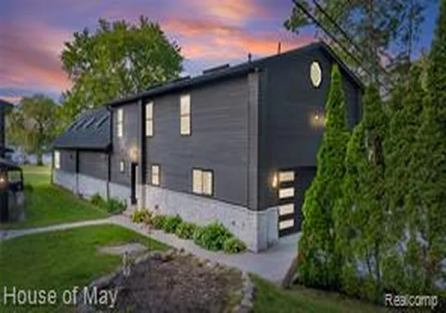 Homes for sale in White Lake, MI | 10890 Hillway Dr, White Lake, MI 48386 | MLS# 61003074