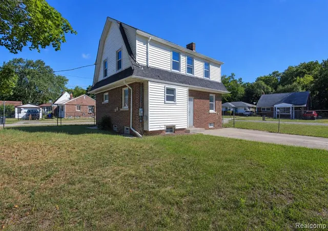 Photo 4 of Single family home for sale at 18785 Glenhurst St, Detroit, MI 48219 5904 | MLS# 61024306 | Listing updated on 2026-08-31