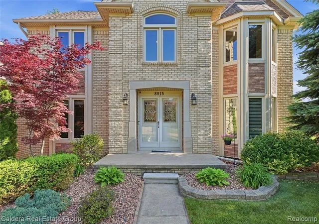 Photo 3 of Single Family Residence at 8915 Chestnut Run Dr, Shelby Township, MI 48317 | MLS# 60997600 | | Sold on 2026-07-07