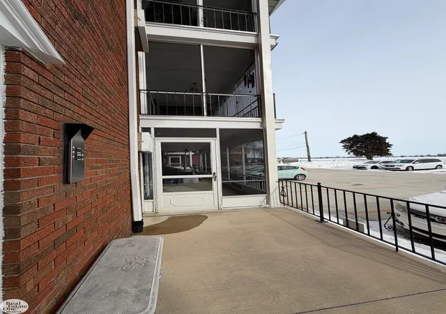 Homes for sale in Marine City, MI | 165 S Water Street, Marine City, MI 48039 | Houzeo