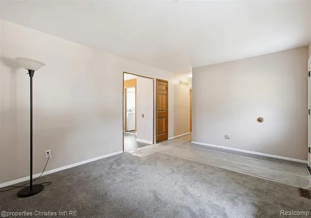 Photo 4 of Single family home for sale at 2814 Warrior Dr, Wixom, MI 48393 2178 | MLS# 61023490 | Listing updated on 2026-08-22