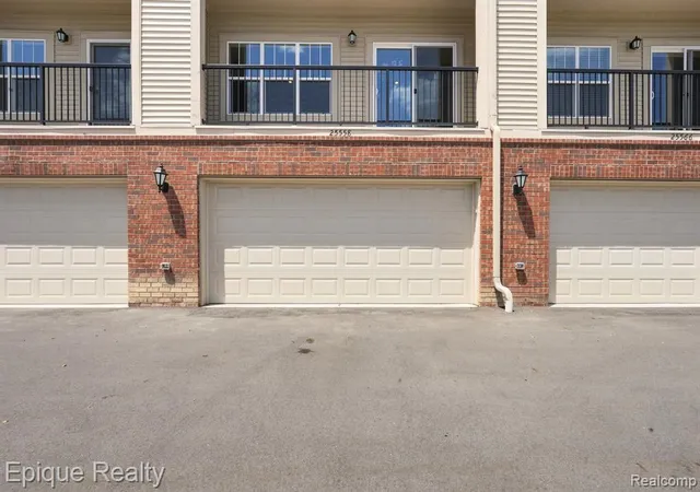 Homes for sale in Novi, MI | 25558 Grandview Lane, Novi, MI 48375 | Houzeo