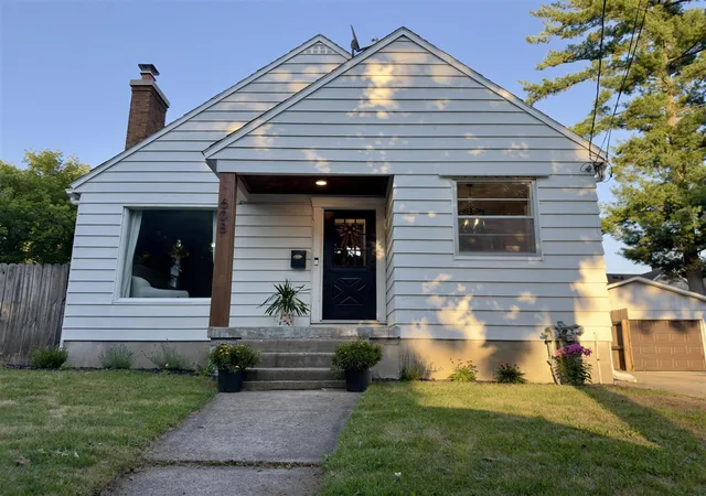 Photo 1 of Sale Pending at 608 Garfield Ave, Grand Rapids, MI 49504 | MLS# 70551345 | Listing updated on 2026-09-19