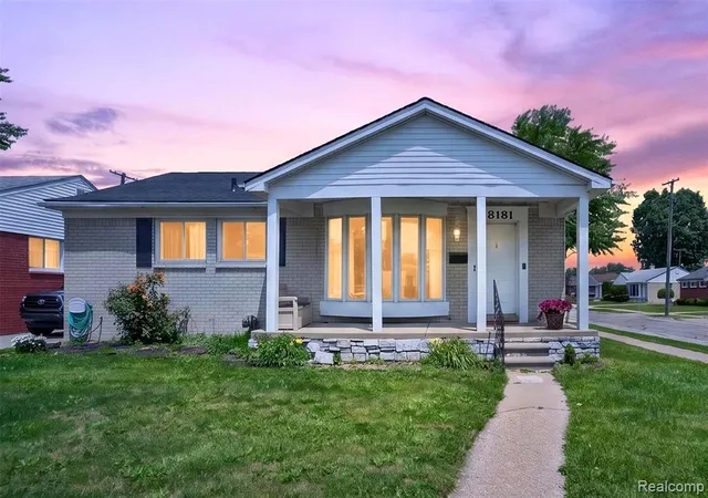 Photo 1 of Single family home for sale at 18181 Buckhannon St, Roseville, MI 48066 4946 | MLS# 61007808 | Listing updated on 2026-08-25