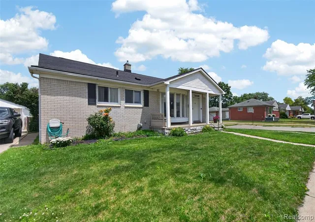 Photo 3 of Single family home for sale at 18181 Buckhannon St, Roseville, MI 48066 4946 | MLS# 61007808 | Listing updated on 2026-08-25