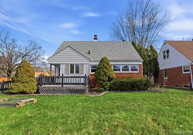 Homes for sale in Harper Woods, MI | 20201 Lancaster St, Harper Woods, MI 48225 1631 | MLS# 60981647