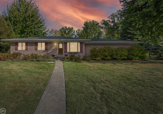 Photo 2 of Sale Pending at 23353 Easy St, Clinton Township, MI 48036 | MLS# 50191102 | Listing updated on 2025-11-03