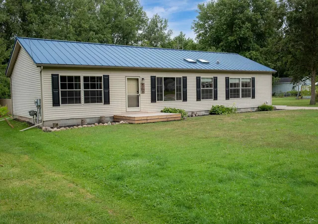 Photo 3 of Sale Pending at 4250 S Portsmouth Rd, Bridgeport, MI 48722 | MLS# 50219823 | Listing updated on 2026-09-07