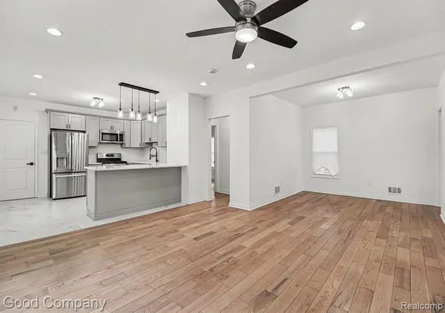 4th image of 2463 Seyburn St, Detroit, MI 48214 | MLS# 61001959