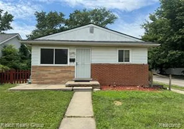 Homes for sale in Redford, MI | 18513 Centralia, Redford, MI 48240 | MLS# 61009433