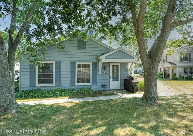 Photo 1 of Sale Pending at 2652 Wildwood Ct, Lake Orion, MI 48360 1758 | MLS# 60925926 | Listing updated on 2026-09-08