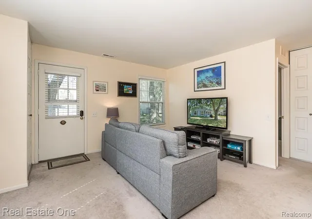 Photo 3 of Sale Pending at 2652 Wildwood Ct, Lake Orion, MI 48360 1758 | MLS# 60925926 | Listing updated on 2026-09-08