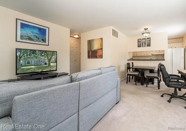 Photo 4 of Sale Pending at 2652 Wildwood Ct, Lake Orion, MI 48360 1758 | MLS# 60925926 | Listing updated on 2026-09-08