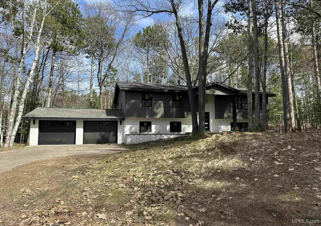 Photo 2 of Single family home for sale at 12 Elder Dr, Marquette, MI 49855 | MLS# 50208203 | Listing updated on 2026-08-30