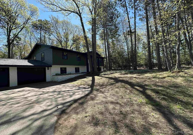 Photo 3 of Single family home for sale at 12 Elder Dr, Marquette, MI 49855 | MLS# 50208203 | Listing updated on 2026-08-30