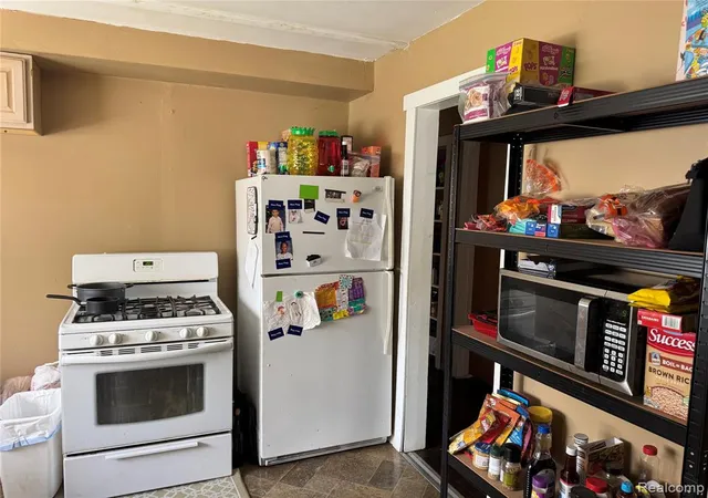 4th image of 8103 Fielding St, Detroit, MI 48228 | MLS# 60929320