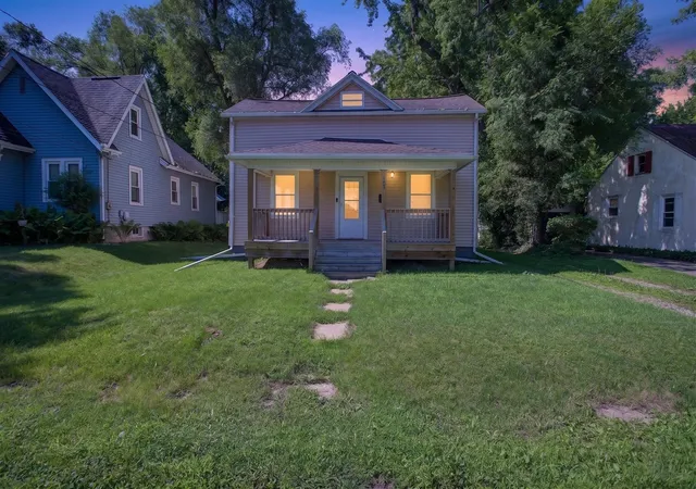 Photo 1 of Single family home for sale at 105 Avondale Ave, Jackson, MI 49203 | MLS# 70544720 | Listing updated on 2026-09-10