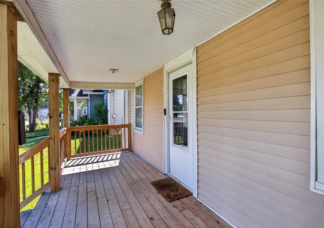 Photo 2 of Single family home for sale at 105 Avondale Ave, Jackson, MI 49203 | MLS# 70544720 | Listing updated on 2026-09-10