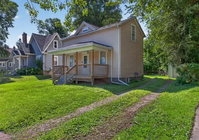 Homes for sale in Jackson, MI | 105 Avondale Ave, Jackson, MI 49203 | MLS# 70544720