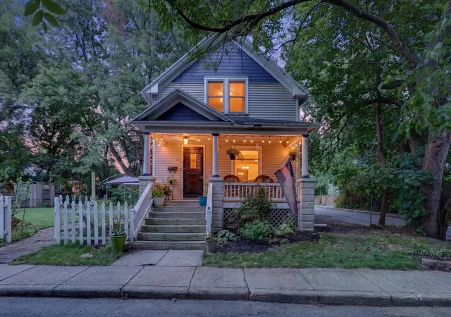 Photo 2 of Sale Pending at 611 Elmwood Ct, Kalamazoo, MI 49007 | MLS# 70554424 | Listing updated on 2026-08-27