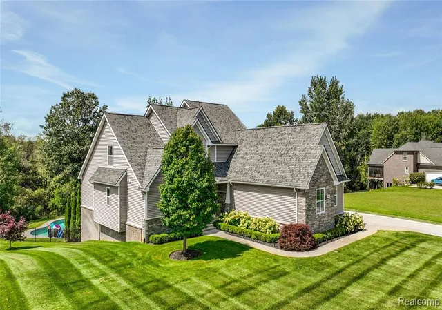 Photo 2 of Sale Pending at 305 Baintree Blvd, Brighton, MI 48114 5005 | MLS# 61025737 | Listing updated on 2026-09-13