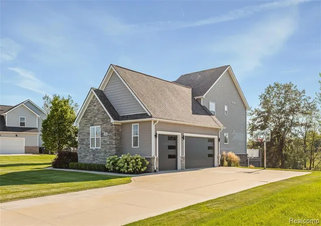 Photo 3 of Sale Pending at 305 Baintree Blvd, Brighton, MI 48114 5005 | MLS# 61025737 | Listing updated on 2026-09-13