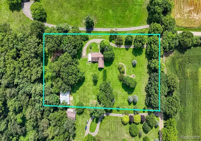 Photo 2 of Sale Pending at 1010 N Truhn Rd, Fowlerville, MI 48836 8987 | MLS# 61024592 | Listing updated on 2026-09-13