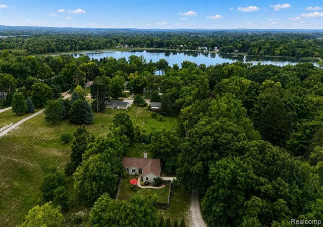 Photo 2 of Sale Pending at 2671 Judah Rd, Lake Orion, MI 48359 2254 | MLS# 61024598 | Listing updated on 2026-09-08