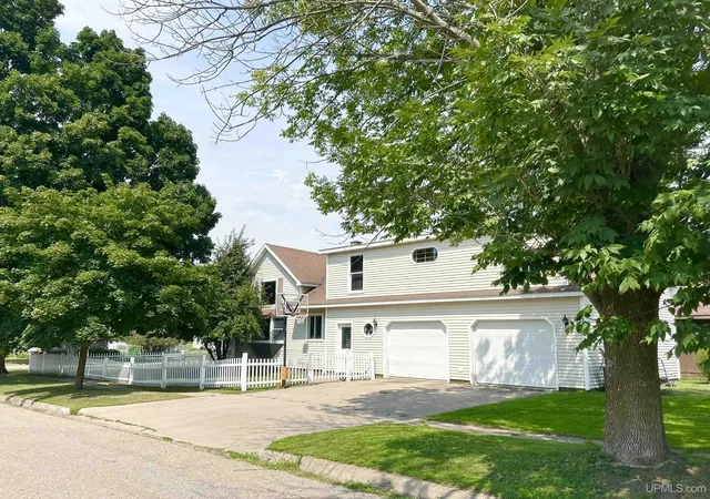 Photo 1 of Single family home for sale at 302 Saginaw St, Norway, MI 49870 | MLS# 50218917 | Listing updated on 2026-09-16