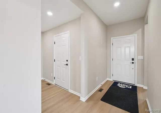 5th image of 864 Kelpie Dr, Ann Arbor, MI 48108 7944 | MLS# 60940696
