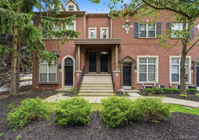 4th image of 37 W Village Ln, Dearborn, MI 48124 | MLS# 60999976
